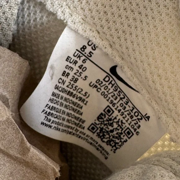 EUC - WOMEN'S NIKE WAFFLE DEBUT SNEAKERS - Picture 12 of 12